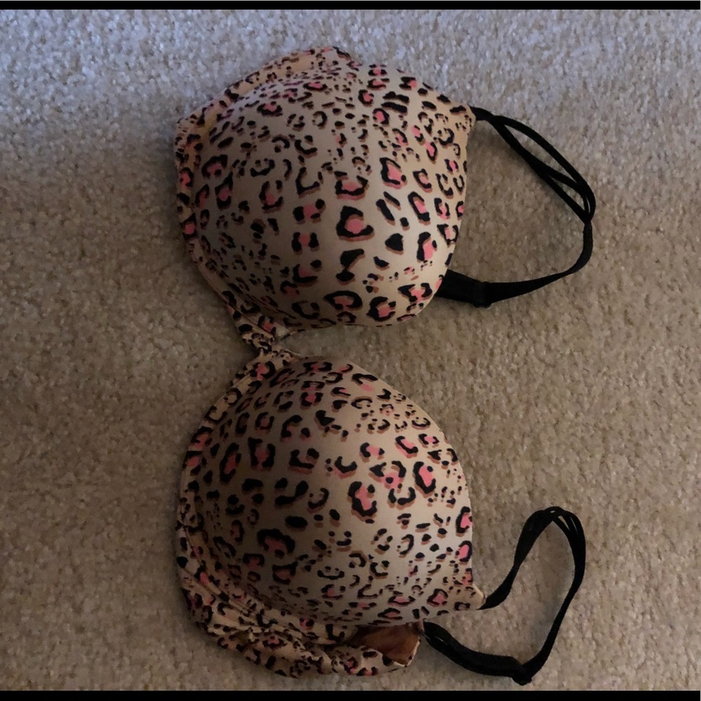 38D Victoria’s Secret push up bra
